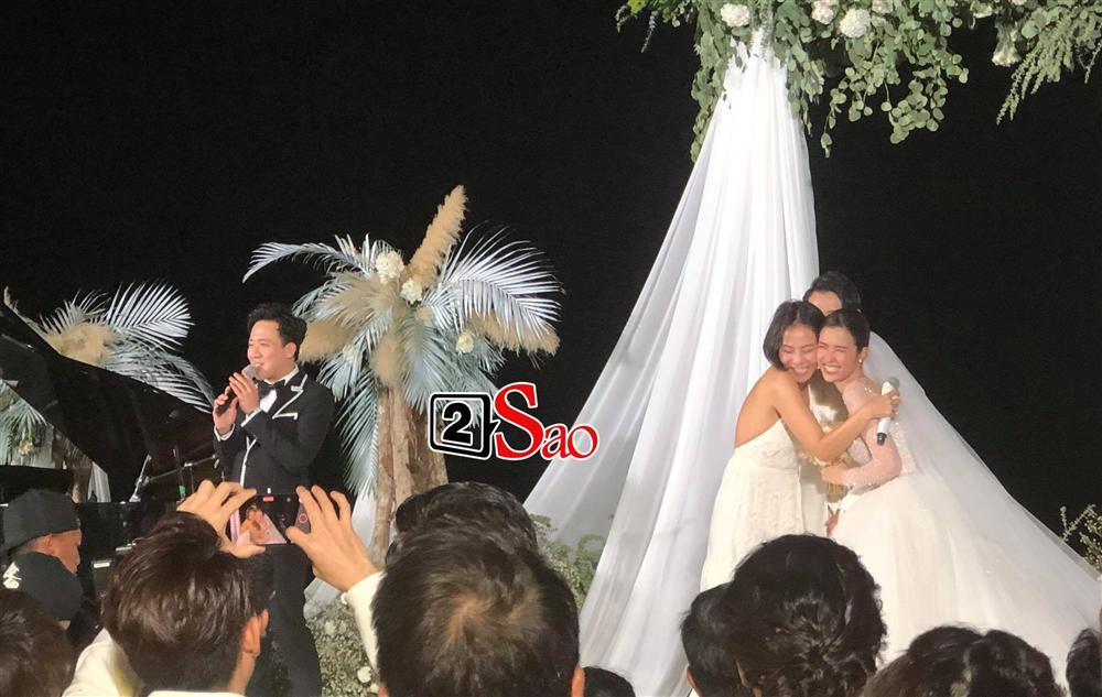 Nhi - Thắng đổ cát thay rượu trong tiếng hát mừng của Thu Minh-2