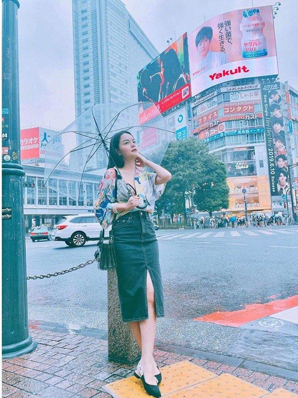 Đi ăn đám cưới Đông Nhi, Phạm Quỳnh Anh và Diệu Nhi diện đồ đôi đầy tình tứ-5