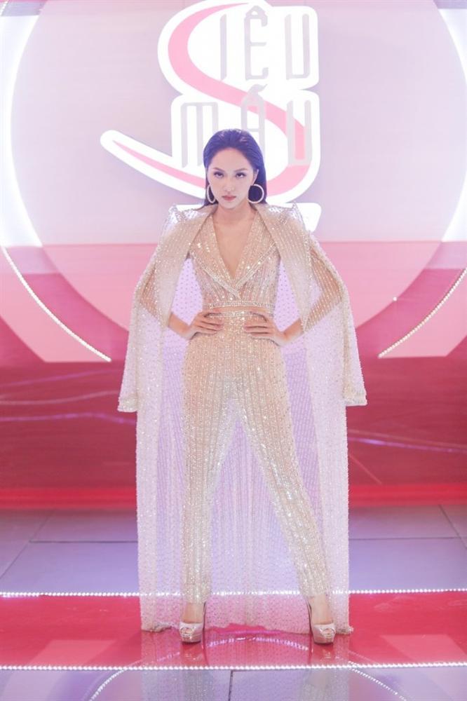 Cô gái vàng trong làng chuyên trị váy ánh kim đích thị là Hoa hậu Hương Giang-12