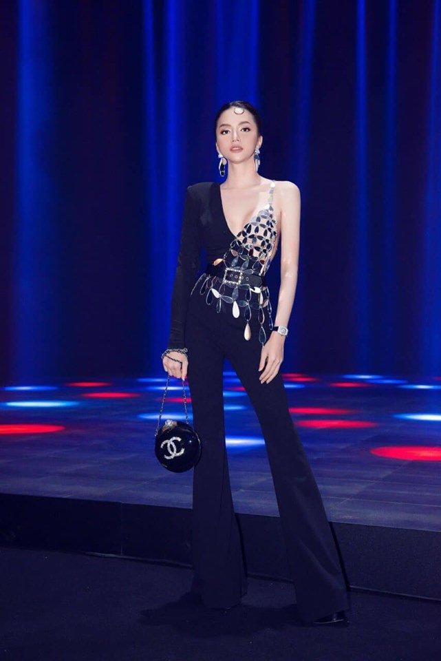 Cô gái vàng trong làng chuyên trị váy ánh kim đích thị là Hoa hậu Hương Giang-21