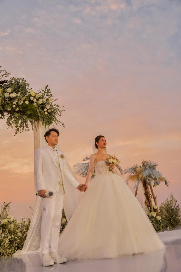 Chiêm ngưỡng toàn bộ 10 váy cưới đẹp xuất sắc biến Đông Nhi thành công chúa cổ tích trong siêu đám cưới-5