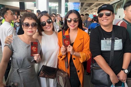 CHẾT CƯỜI: Việt Hương tranh thủ PR cho phim khi đi đám cưới Đông Nhi và Ông Cao Thắng