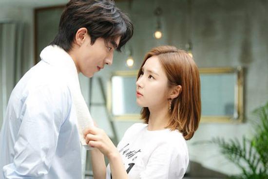 Đá bạn gái nhà nghèo, tôi vỡ tim nhìn em bước ra từ căn biệt thự mới cứng