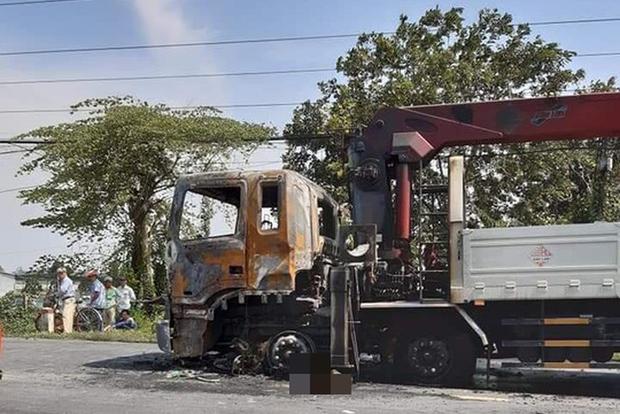 4 ki-ốt bị thiêu rụi trong đêm, bé 8 tuổi tử vong ở Hòa Bình-3