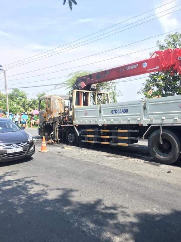 Người đàn ông chết cháy thương tâm sau va chạm kinh hoàng với xe tải-1