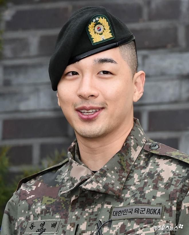 Hình ảnh đầu tiên sau xuất ngũ của Tae Yang và Dae Sung-7