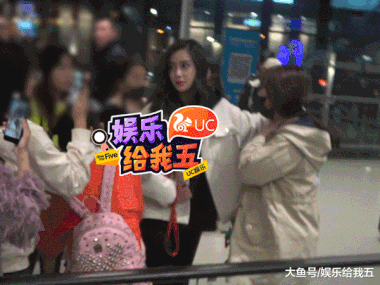 Angelababy cứu fan nữ khi bị người đàn ông bóp cổ-2