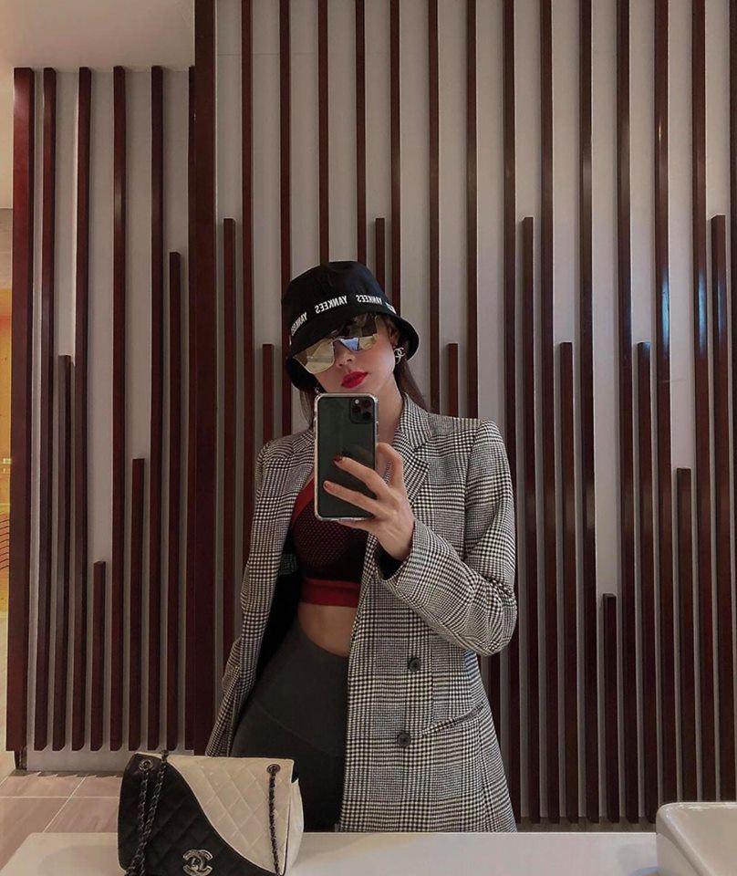 Nữ hoàng croptop của Vbiz gọi tên các mỹ nhân sexy: dù Đông hay Hè đều chăm diện-15