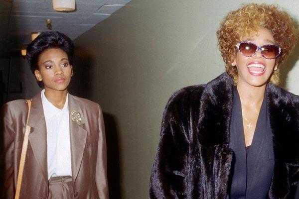 Con trai nuôi Whitney Houston chết vì sốc thuốc-2