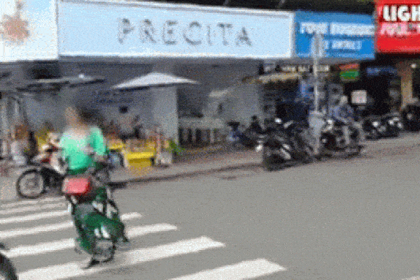 Clip: Nhóm múa nhảy quá hăng, sân khấu sập xuống như hố tử thần nuốt chửng cả đội-3