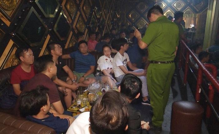 Hàng loạt dân chơi phê ma túy trong quán bar trung tâm Đà Nẵng-2
