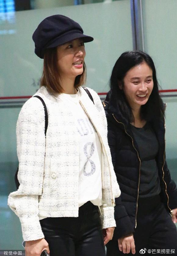 Nàng Hạ Tử Vy Lâm Tâm Như để mặt mộc xinh đẹp khó tin ở phi trường-4