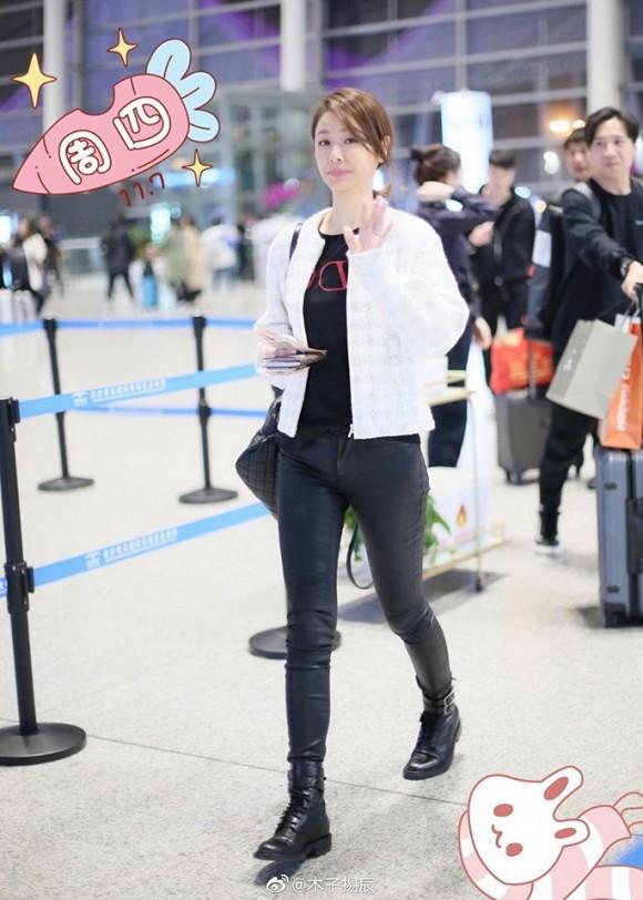 Nàng Hạ Tử Vy Lâm Tâm Như để mặt mộc xinh đẹp khó tin ở phi trường-5