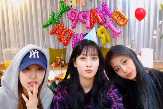 TWICE lần đầu lên tiếng về việc có những fan cuồng muốn tổn hại sự riêng tư của họ ở ký túc xá