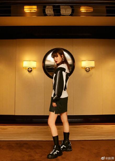 Triệu Vy cứ trẻ như gái đôi mươi như thế này bảo sao Huỳnh Hiểu Minh có vợ rồi mà vẫn nhìn không rời mắt-2