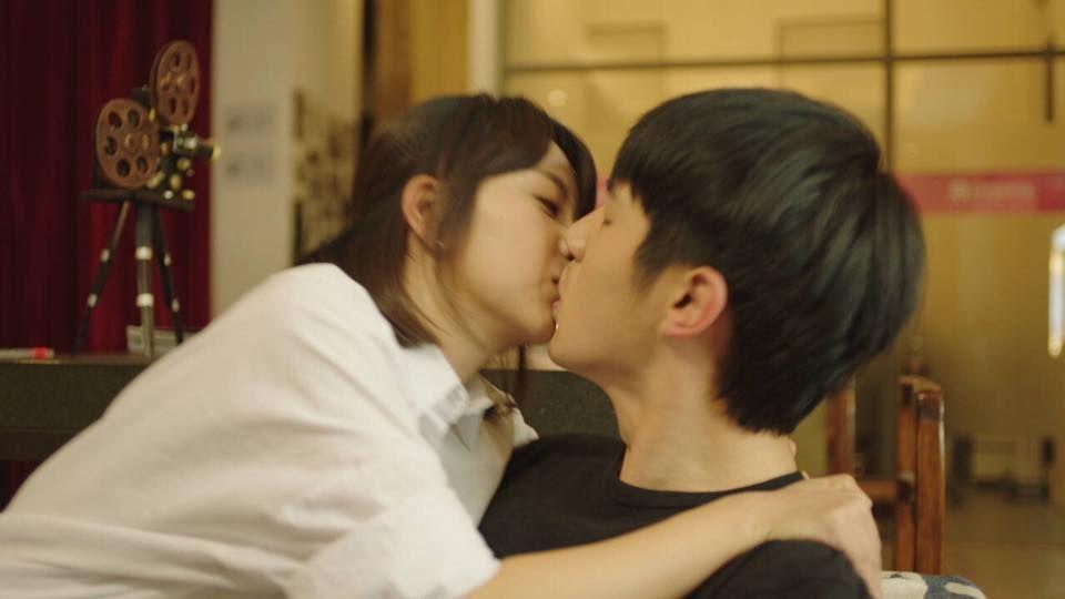 Ai là người chiếm giữ nụ hôn đầu trên màn ảnh của Tiêu Chiến, Đặng Luân?-8