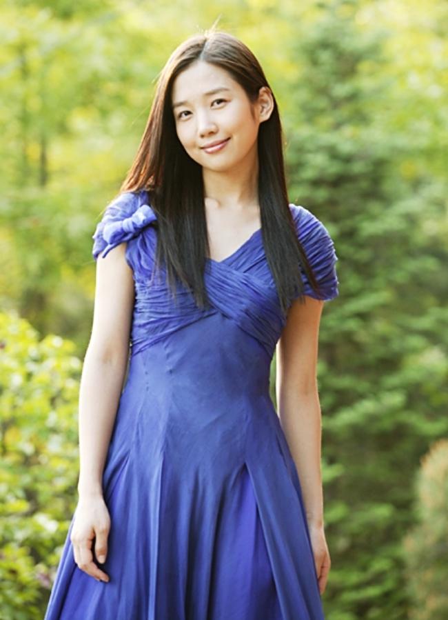 Vì gia đình, Yu Min (Jung Da Bin) đã bất chấp tất cả ký vào bản hợp đồng hôn nhân với bác sĩ thực tập Min Jae (Kim Jae Won).