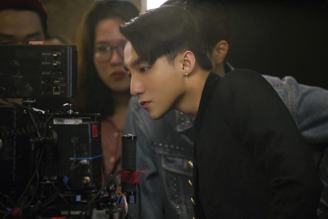 Gương mặt Sơn Tùng M-TP xuất sắc tới cỡ nào mà lọt top 100 chàng trai đẹp nhất Châu Á?-11