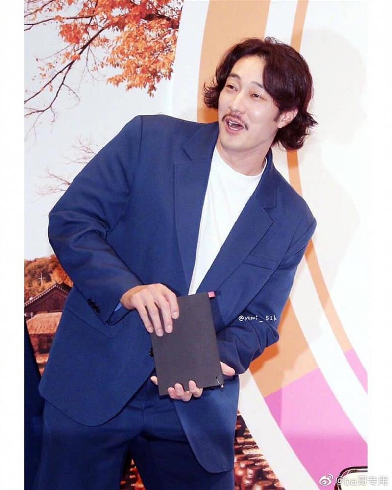 Những mỹ nam Hàn phát tướng, tóc dài thượt khiến người hâm mộ hết hồn-12