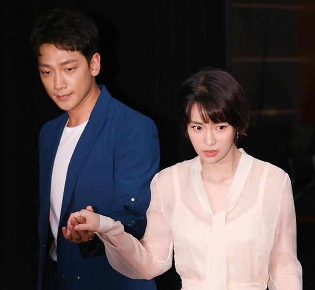 Phản ứng của Kim Tae Hee khi chồng đóng cùng nữ hoàng cảnh nóng-3