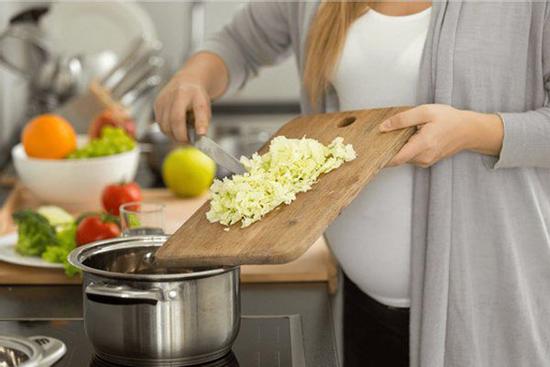 4 sai lầm khi dùng bếp điện nấu ăn, thổi tiền điện tăng gấp đôi, bếp vừa mua đã hỏng