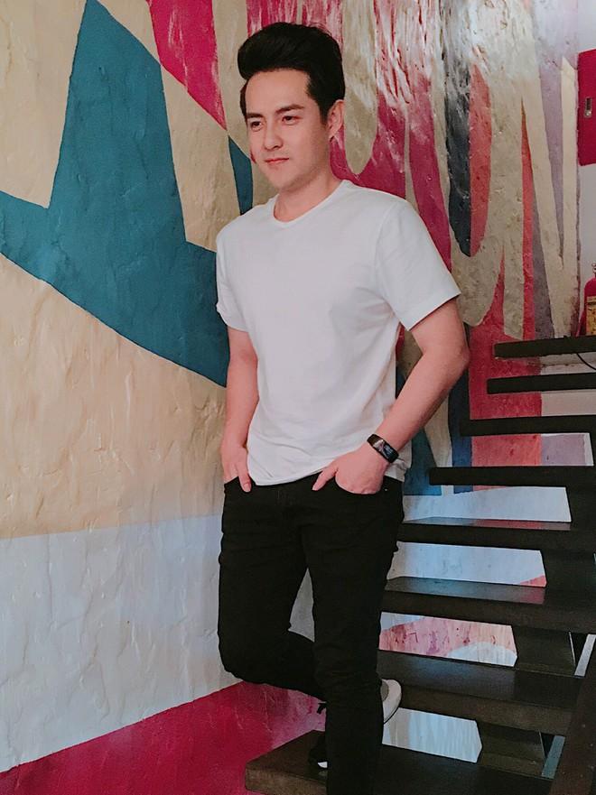 Phong cách thời trang của Ông Cao Thắng ít thay đổi sau 10 năm-4