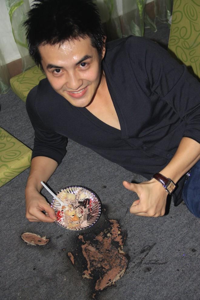 Phong cách thời trang của Ông Cao Thắng ít thay đổi sau 10 năm-5