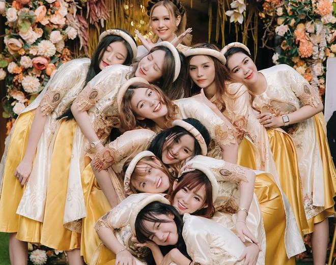 Con gái Minh Nhựa khoe bụng bầu, hot girl 17 tuổi tổ chức ăn hỏi-2