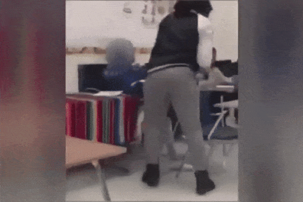 Cô giáo đánh nữ sinh 15 tuổi như quân thù ngay giữa lớp làm cả nước Mỹ rúng động-1