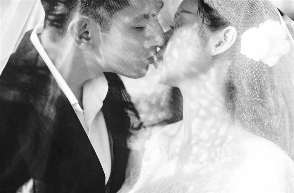 Sau gần 5 năm làm vợ thiếu gia, Tâm Tít lần đầu tiên chịu khoe ảnh cưới ngập cảnh nóng-3