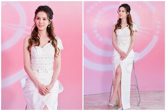 'Tiểu long nữ' Lý Nhược Đồng gây sốt với sắc vóc 'nữ thần' ở tuổi U50