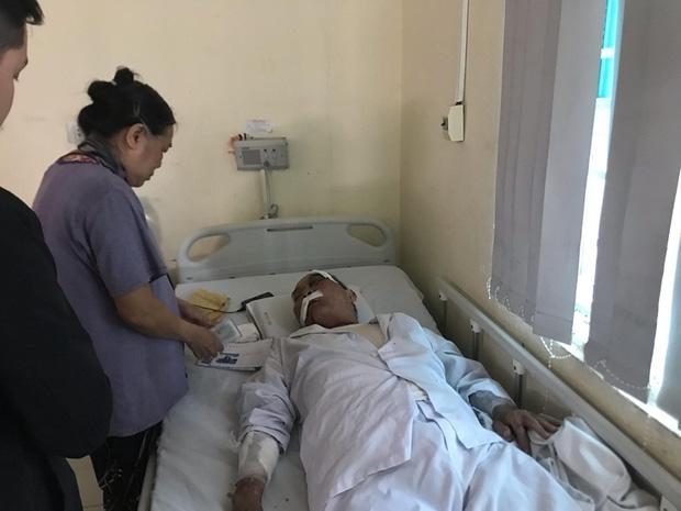 Cụ ông 80 tuổi bị gã xe ôm đánh nhập viện: Nhà tôi chỉ có 2 ông bà ở với nhau, tôi có ra tranh giành khách gì đâu mà đánh tôi dã man quá-2