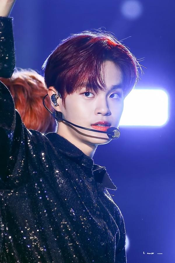 Dù sinh năm 2001 nhưng Daehwi (AB6IX) đã tốt nghiệp trung học. Nam thần tượng không tham dự kỳ thi vào năm ngoái và năm nay cũng cho biết không có ý định dự thi. Từng gây tranh cãi khi trở thành “center quyền lực” của Produce 101 mùa 2, tuy nhiên cho tới hiện tại ai cũng phải công nhận thực lực và tố chất ngôi sao từ trong “trứng nước” của Daehwi.