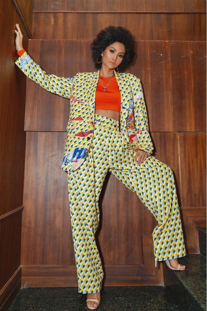 Bản tin Hoa hậu Hoàn vũ 12/11: HHen Niê lên đồ xuất sắc, chặt đẹp từng giai nhân quốc tế-2