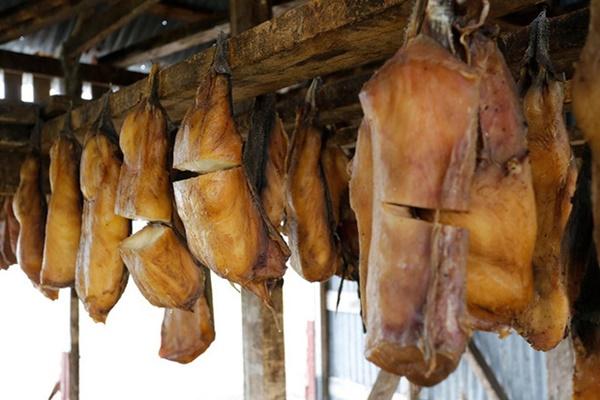 Video: Món bánh kỳ lạ được làm giữa hàng trăm con ong bu quanh-4