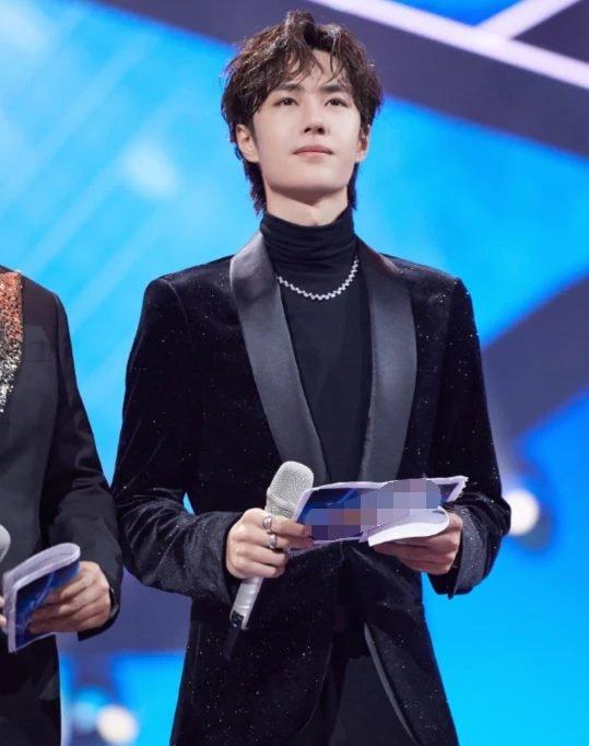 Fan phát hoảng, phản đối khi hay tin Vương Nhất Bác cùng bạn diễn 48 tuổi tạo nên mối tình chị em trong phim mới-2