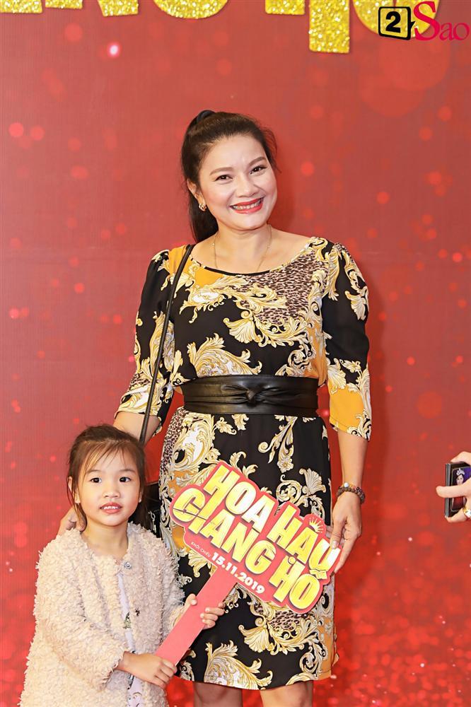 Thanh Hằng tái ngộ Hà Tăng trên thảm đỏ ra mắt phim đầu tay của Lương Mạnh Hải và Minh Tú-17