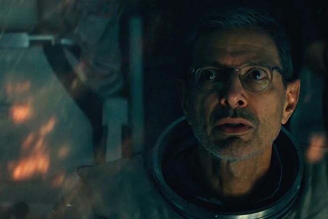 Roland Emmerich với Independence Day: Resurgence (2016): Phần hậu truyện của Independence Day (1996) bị cả báo chí lẫn khán giả chê trách, và đón nhận kết quả tồi tại phòng vé. Will Smith bỏ rơi dự án để tham gia Suicide Squad (2016), và khiến Emmerich phải vội vàng viết lại kịch bản cho kịp tiến độ. Nhà làm phim mới trả lời trang Yahoo! Movies rằng ông “đáng lẽ phải từ chối” và cho hủy dự án, thay vì tạo ra một tác phẩm dạng đối phó rồi khiến người hâm mộ thất vọng.