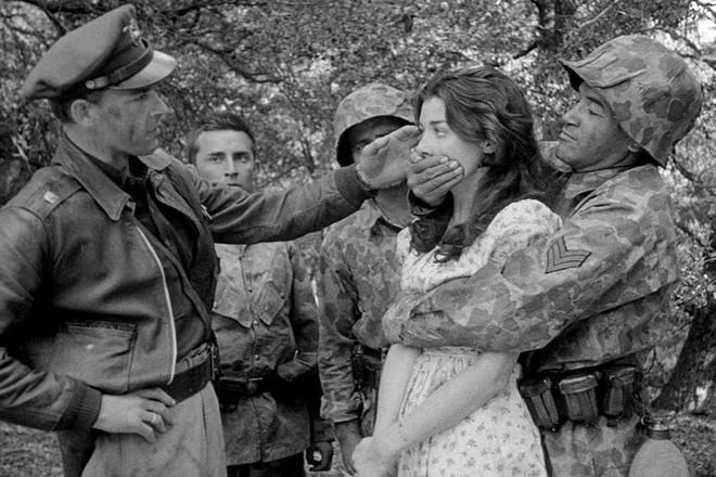 Stanley Kubrick với Fear and Desire (1953): Tác phẩm đầu tay của đạo diễn Stanley Kubrick sau này vẫn được báo chí ngợi khen, nhưng bản thân nhà làm phim lại gọi đây là “một bài tập làm phim nghiệp dư, vụng về” trong một tuyên bố gửi cho báo chí hồi 1994. Có tin đồn cho rằng Kubrick đã phá hủy bản phim nhựa gốc, nên phiên bản đầy đủ của Fear and Desire đến nay gần như không tồn tại. Cho tới trước khi ông qua đời vào năm 1999, bộ phim bị hạn chế đưa ra rạp và phát hành qua định dạng băng đĩa.