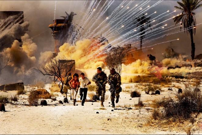Michael Bay với Transformers: Revenge of the Fallen (2009): Loạt phim Transformers từng thu về hàng tỷ USD, nhưng kèm theo đó là vô số lời chê bai từ báo chí. Chính Michael Bay - đạo diễn 4 phần đầu - cũng cảm thấy thất vọng với tập Revenge of the Fallen. “Khi nhìn lại, tôi thấy nó đúng là phế phẩm”, ông trả lời tạp chí Empire hồi 2011. Cuộc đình công của giới biên kịch khiến dự án bắt đầu ghi hình chỉ với 14 trang phác thảo nội dung. Và hậu quả chính là một tác phẩm ồn ào, nhạt nhẽo, lộn xộn.