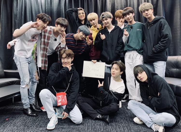 Big Hit bị chỉ trích vì khen TXT có chiều sâu hơn BTS-2