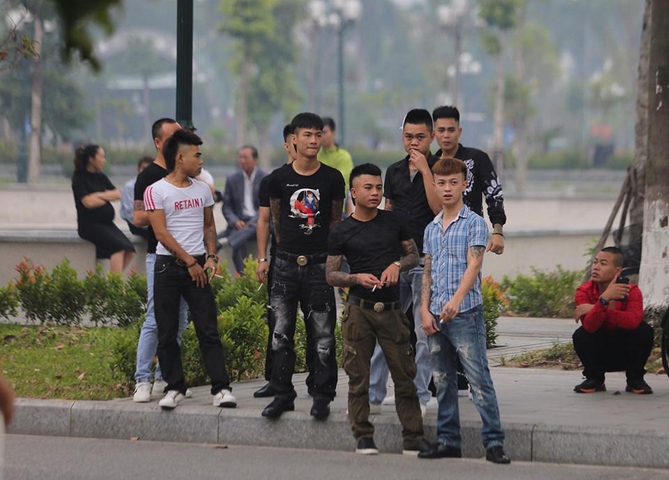 Hàng trăm đàn em giang hồ đến tòa theo dõi phiên xét xử Khá Bảnh-3