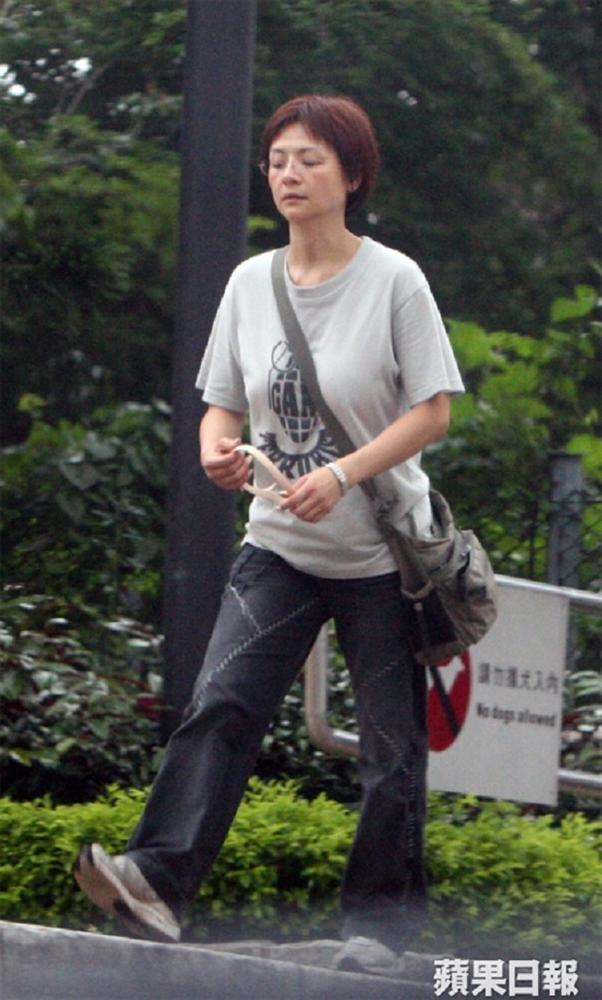 Nữ thần phim 18+ là người tình màn ảnh bốc lửa nhất của Châu Tinh Trì giờ ra sao?-16