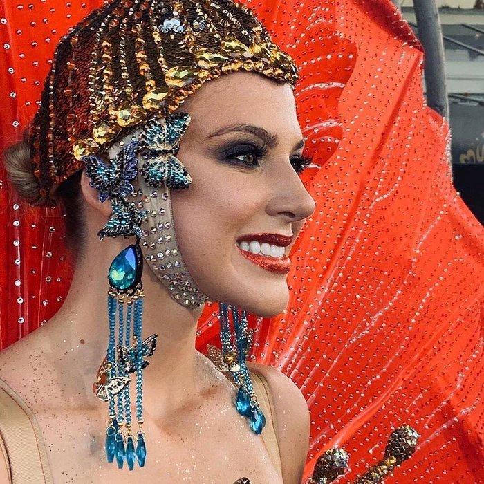 Hoàng Thùy loại trang phục hoa dâm bụt, ai ngờ ý tưởng này được đối thủ Miss Universe dùng lại!-11