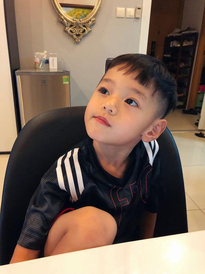 Quý tử được cả showbiz yêu thích của Trà My Idol có nét giống tài tử Leonardo DiCaprio-8