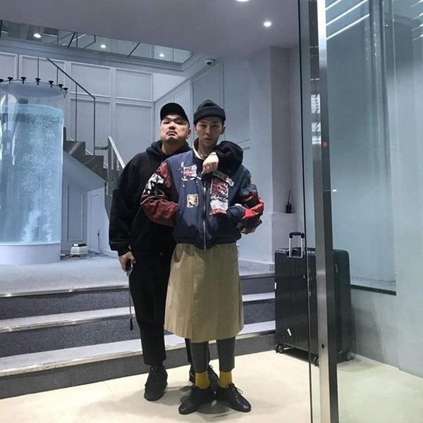 G-Dragon luôn được khen dù mặc váy dài hay quần áo khó hiểu-1