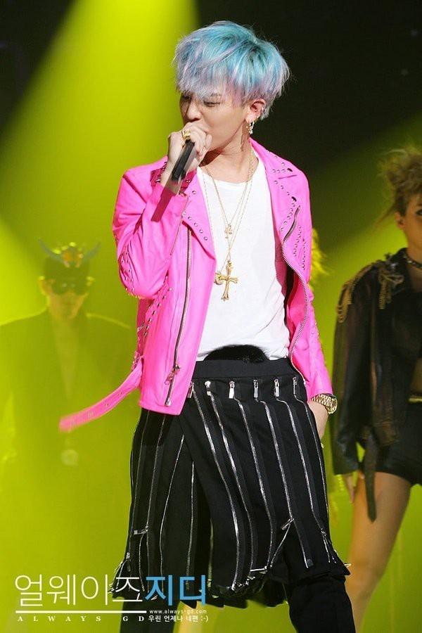 G-Dragon luôn được khen dù mặc váy dài hay quần áo khó hiểu-13