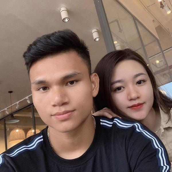 Hội cầu thủ hay khoe ảnh tình cảm bên vợ, bạn gái-4