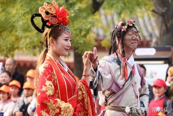 Giả làm ăn xin suốt 8 năm, trai đẹp cưới vợ xinh, tậu nhà hoành tráng-5