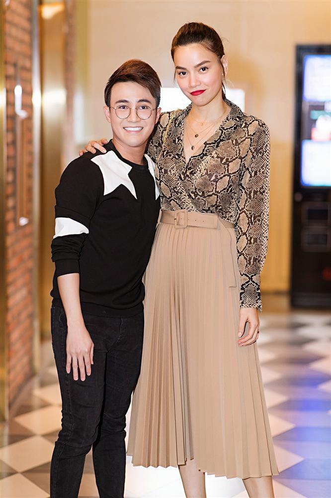 Hồ Ngọc Hà và Kim Lý tay trong tay đi xem phim lúc nửa đêm-1